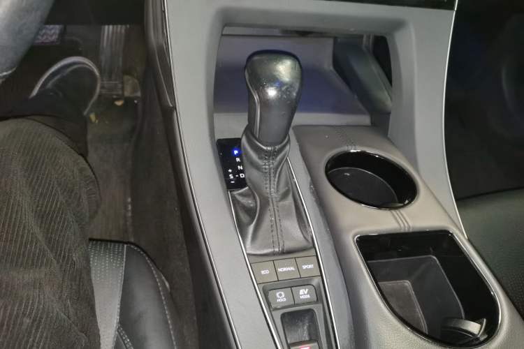 Used Toyota Avalon 2019 Dual-Engine 2.5L Luxury Edition China VI Standard
