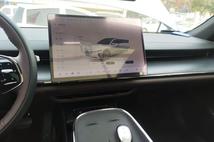 Used  A07 2025 All-Electric "Real Bargain" 525 Luxury Model