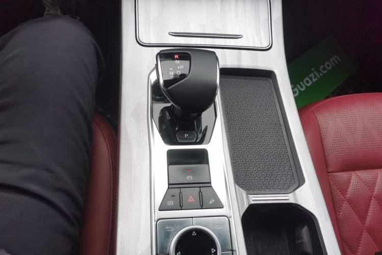 Used JETOUR X70 PLUS 2023 1.6T DCT Stronger 7-Seater
