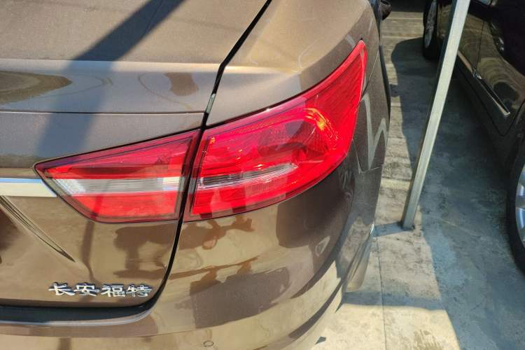 Used Ford Escort 2015 1.5L Automatic Comfort Model
