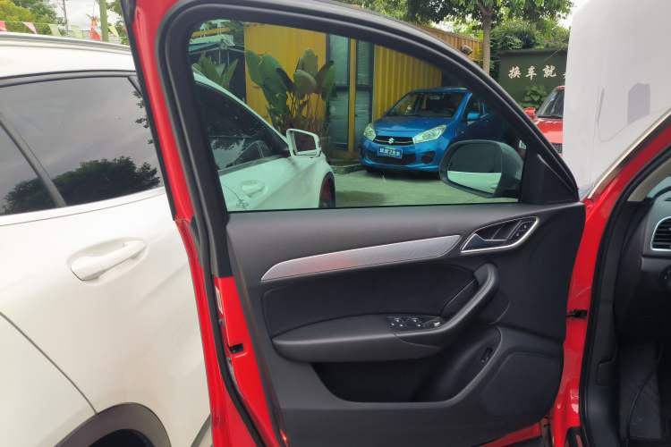 Used Audi Q3 2016 35 TFSI quattro all-wheel-drive style model
