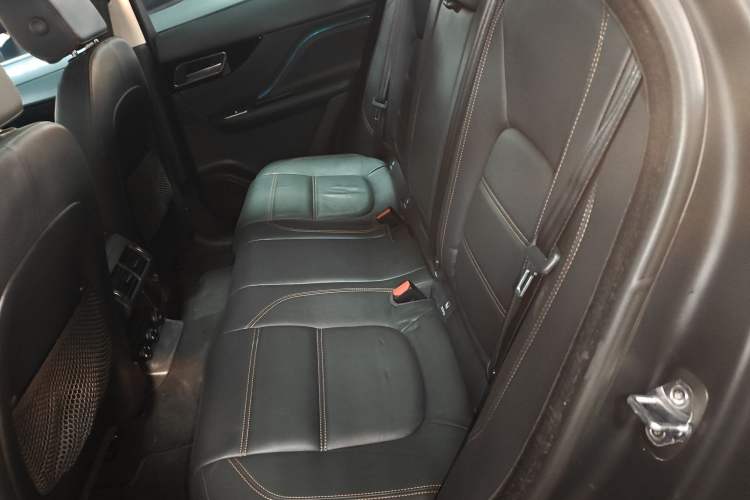 Used Jaguar F-PACE 2016 2.0T Two-Wheel Drive Urban Luxury Edition
