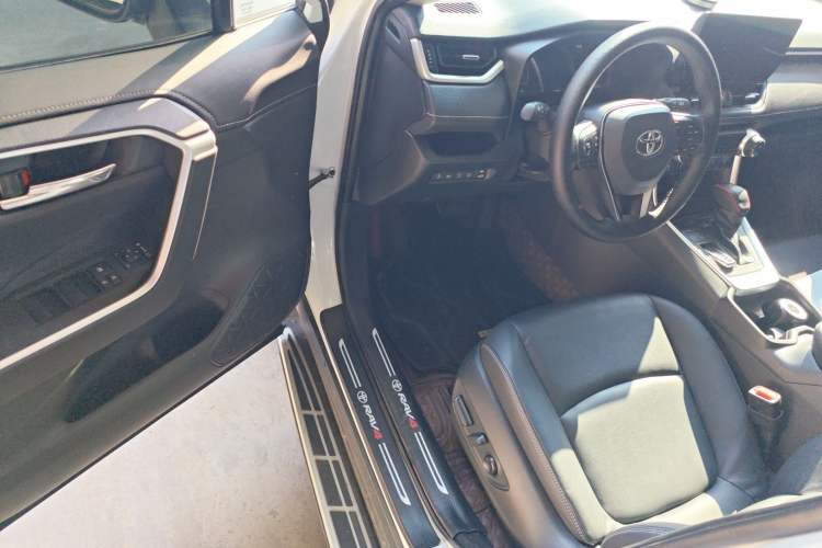 Used Toyota RAV4 2023 2.0L CVT Two-Wheel Drive 20th Anniversary Platinum Edition
