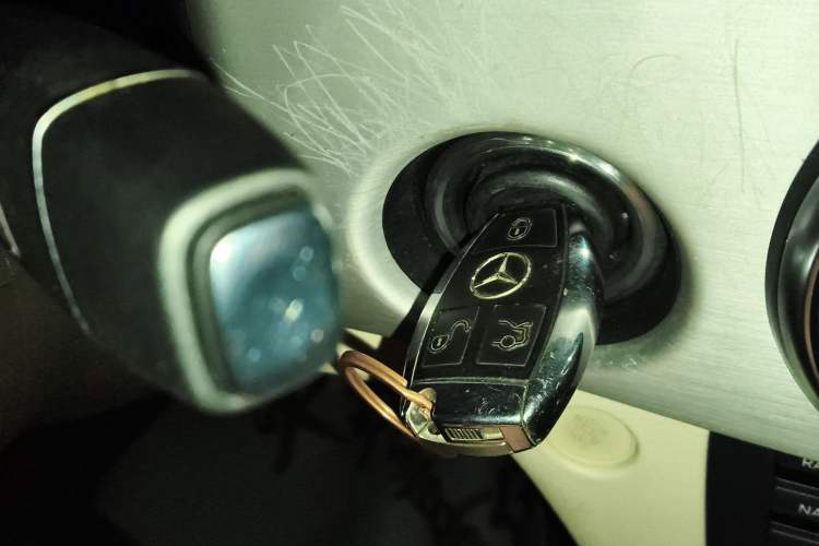 Used Mercedes-Benz GLK-Class 2013 GLK 300 4MATIC Dynamic Sunroof Model
