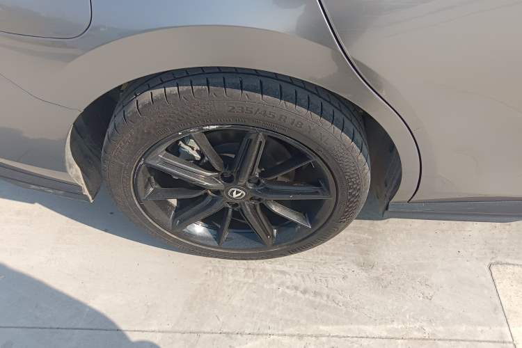 Used Changan UNI-V iDD 2023 Zhidian iDD 1.5T 113km Smart & Fun Version (Rapid Edition)
