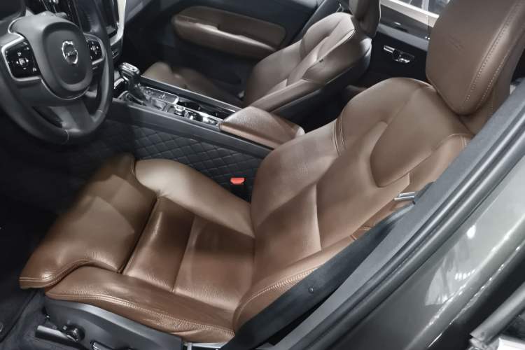 Used Volvo XC60 2019 T5 4x4 Zhiya Luxury Edition China V Standard
