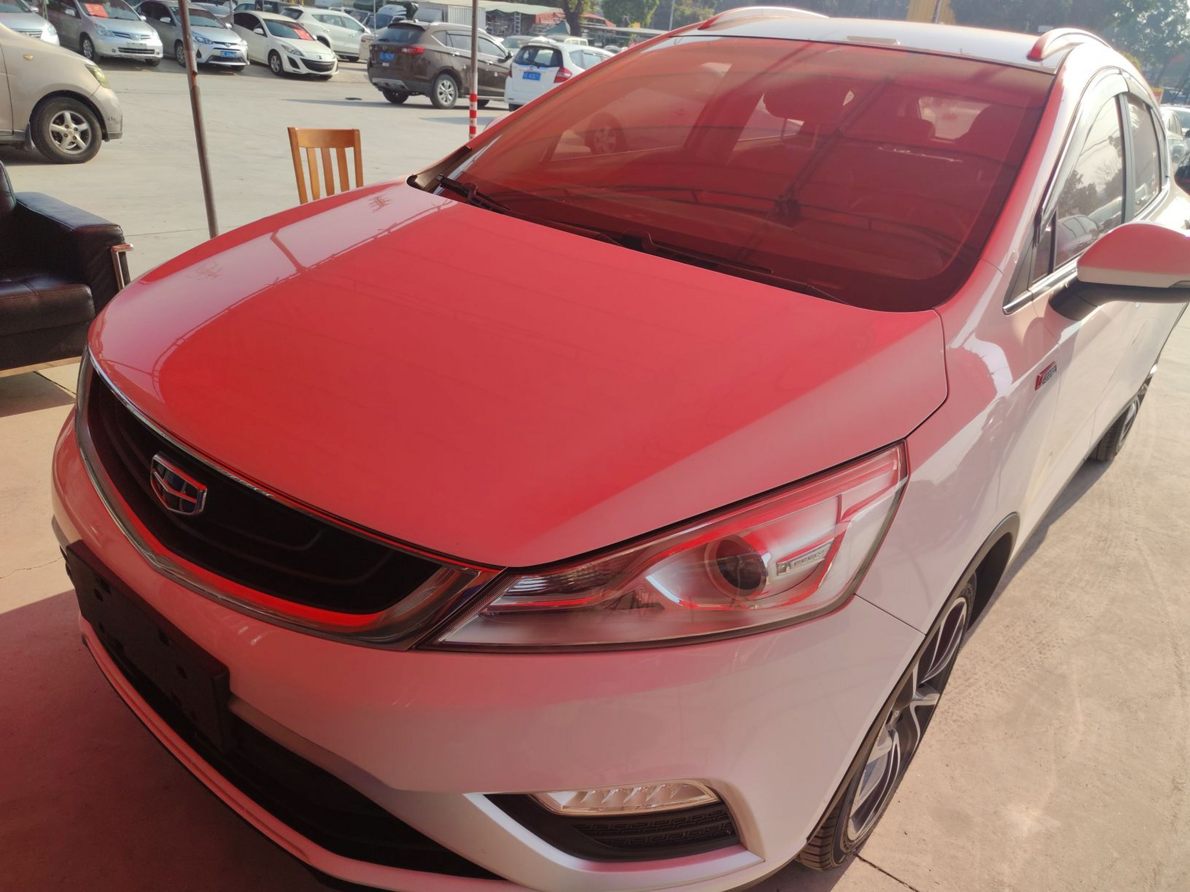 Под передней частью автомобиля