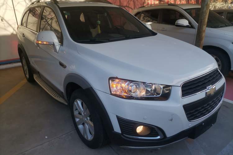 Used Chevrolet Captiva 2015 2.4L 4x4 Flagship Edition 7-Seater
