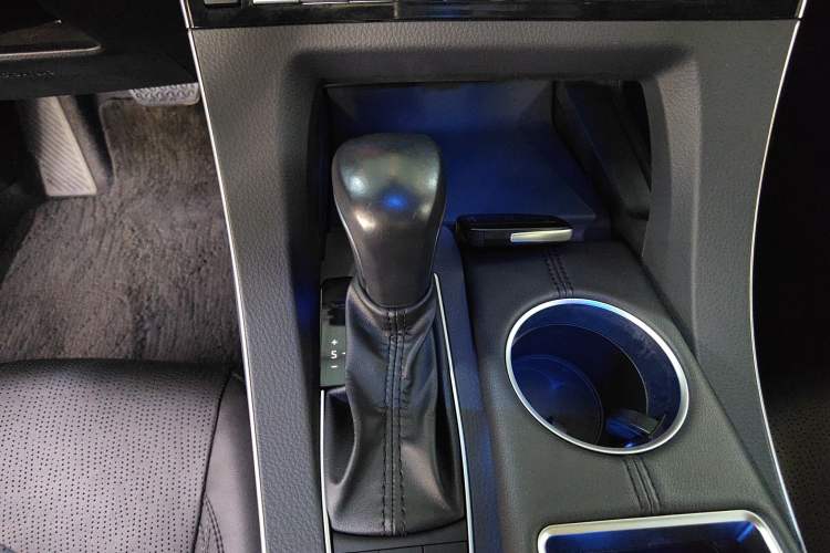 Used Toyota Avalon 2019 Dual-Engine 2.5L XLE Prestige Version China VI Standard
