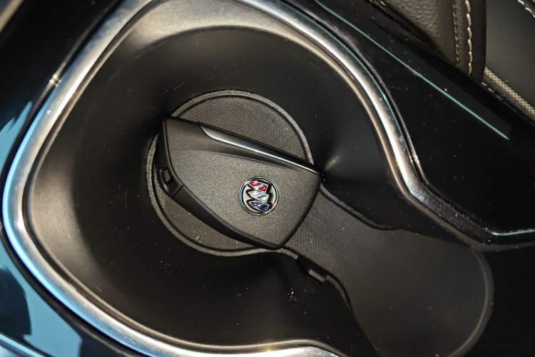 Used Buick Envision 2022 Encore S 552T Two-Wheel-Drive Luxury Model
