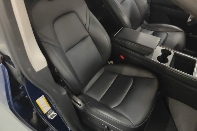 Used Tesla Model Y 2021 Long-Range All-Wheel-Drive Version
