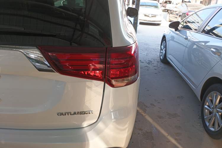 Used Mitsubishi Outlander 2019 2.0L Two-Wheel Drive Comfort Edition 5 Seats China VI Standard
