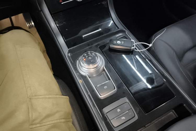 Used Ford Edge 2020 EcoBoost 245 Two-Wheel Drive Titanium 7-Seater
