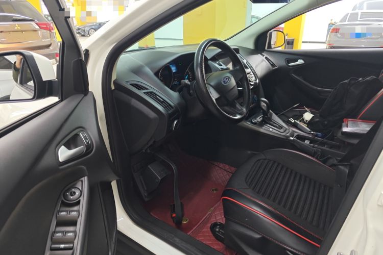 Used Ford Focus 2018 Hatchback Classic 1.6L Automatic Comfort Plus SmartDrive Edition
