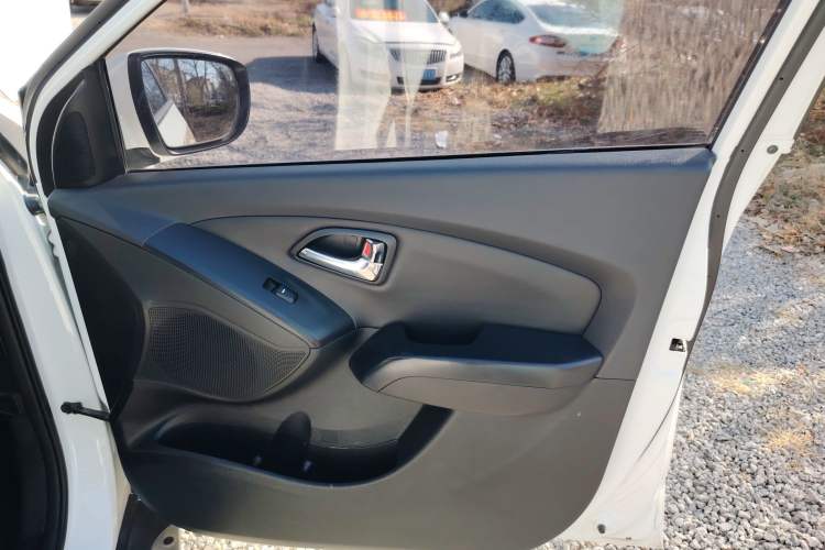 Used Hyundai ix35 2015 2.0L Automatic 2WD Smart Type China IV