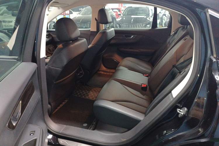 Used Hongqi E-QM5 2022 431 km Charge & Enjoy Edition