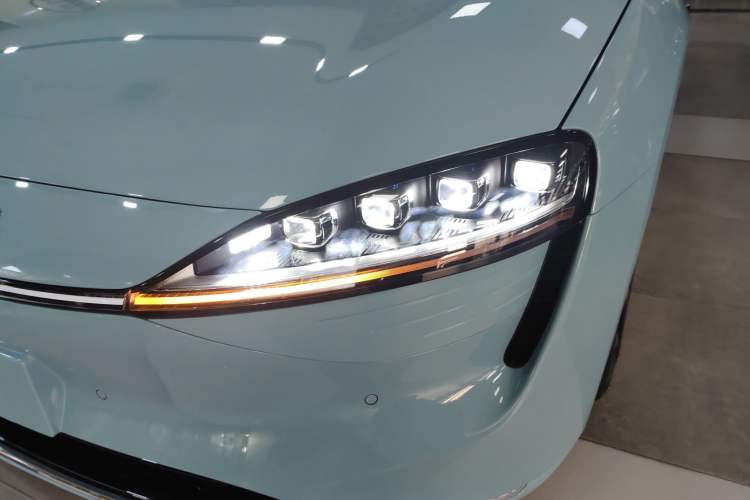 Used Hima Luxeed S7 2025 705 km Max
