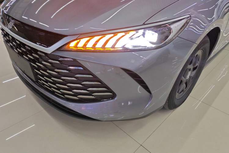 Used BYD Qin PLUS 2025 DM-i Smart Drive 55KM Leading Model
