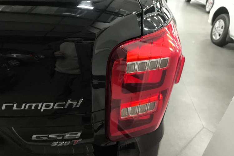 Used GAC Trumpchi GS8 2017 320T Two-Wheel Drive Luxury Smart Connectivity Version (7 Seats)
