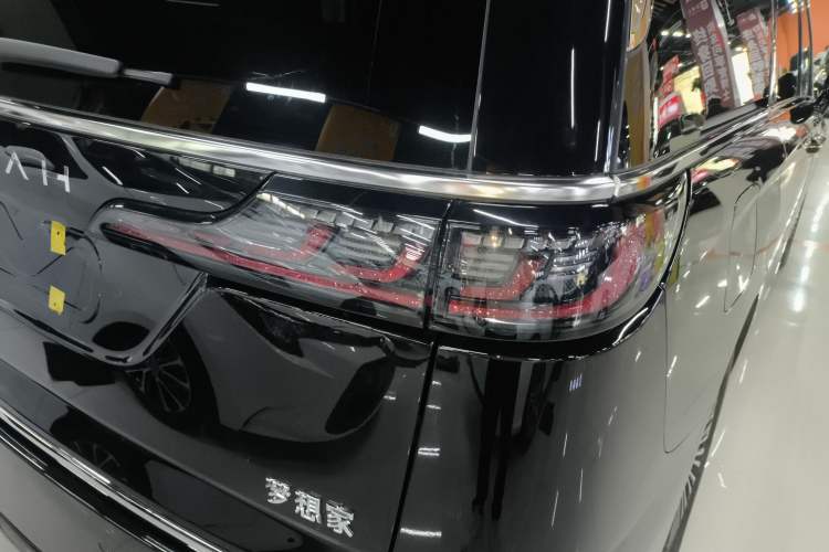 Used VOYAH Dream 2025 PHEV Four-Wheel Drive Excellence Kunpeng Edition