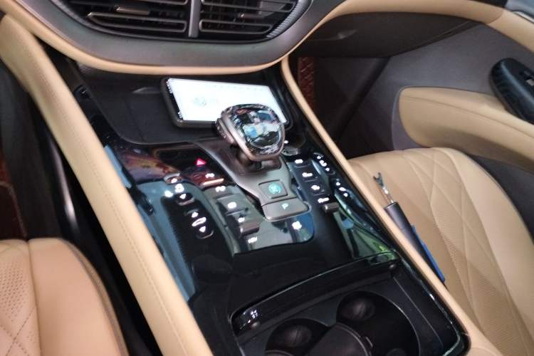 Used Denza D9 2022 DM-i 970 Four-Wheel Drive Flagship Model