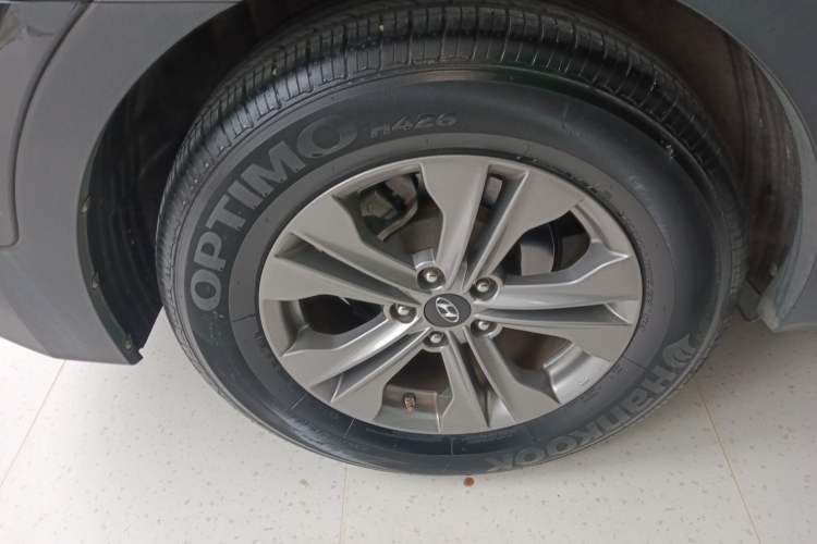 Used Hyundai Santa Fe 2015 2.0T Automatic Two-Wheel Drive Comfort Version 5 Seats