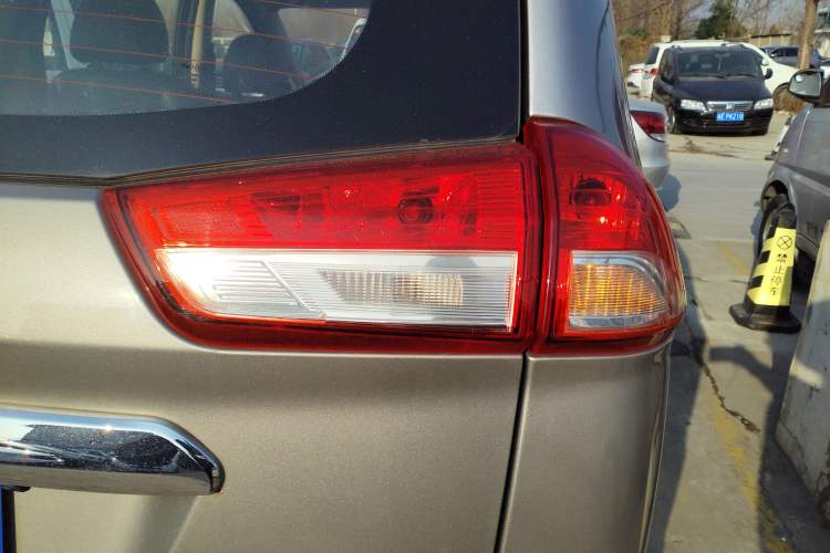 Used Dongfeng Fengon 330 2019 1.5L 330S Manual Comfort Version China VI Standard