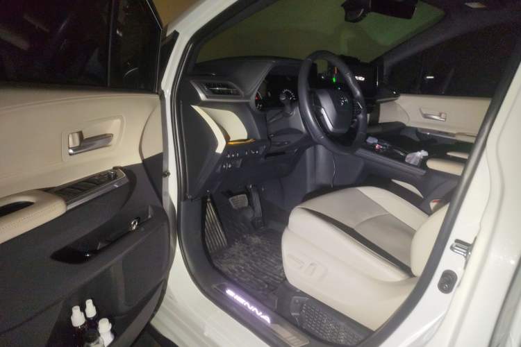 Used Toyota Sienna 2024 2.5L Hybrid Four-Wheel Drive Prestige Edition
