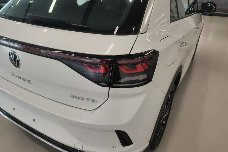 Used Volkswagen T-ROC 2023 300TSI DSG Two-Wheel Drive Starlight Edition
