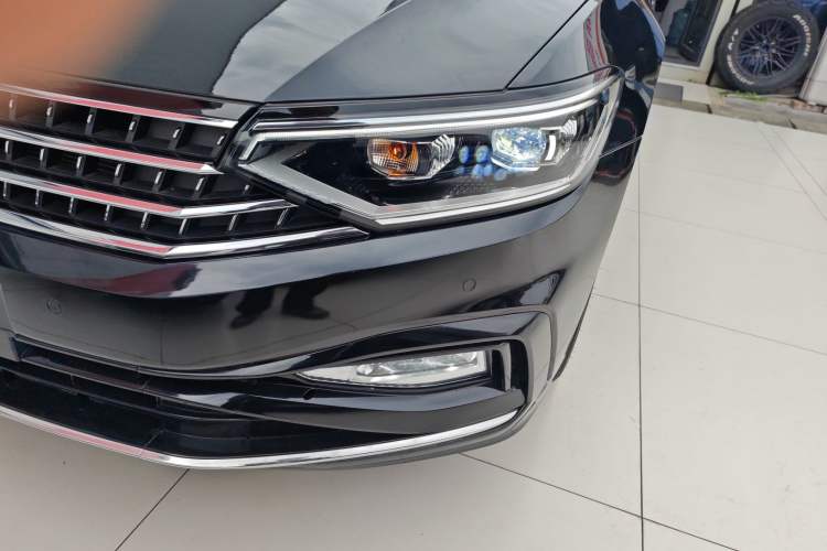 Used Volkswagen Magotan 2023 2 Million Units Limited Edition 280TSI DSG Leading Version
