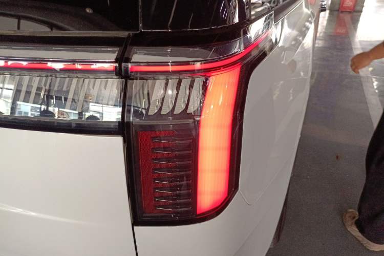 Used Zeekr 009 2024 Six-Seat Executive Version 4WD 108 kWh