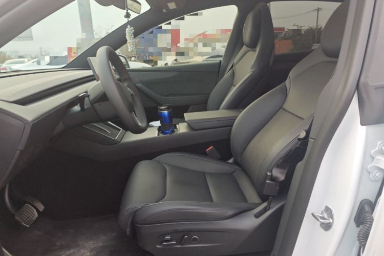 Used Tesla Model Y L 2025 Long-Range All-Wheel-Drive Version
