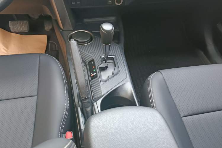 Used Toyota RAV4 2015 2.0L CVT Two-Wheel Drive Fashion Edition