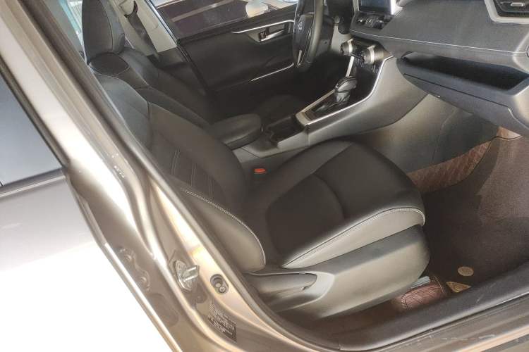 Used Toyota RAV4 2022 2.0L CVT Two-Wheel Drive Fashion Plus Edition
