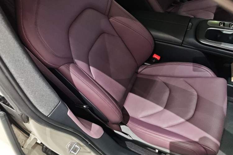 Used  SU7 2024 Rear-Drive Standard Founder Edition
