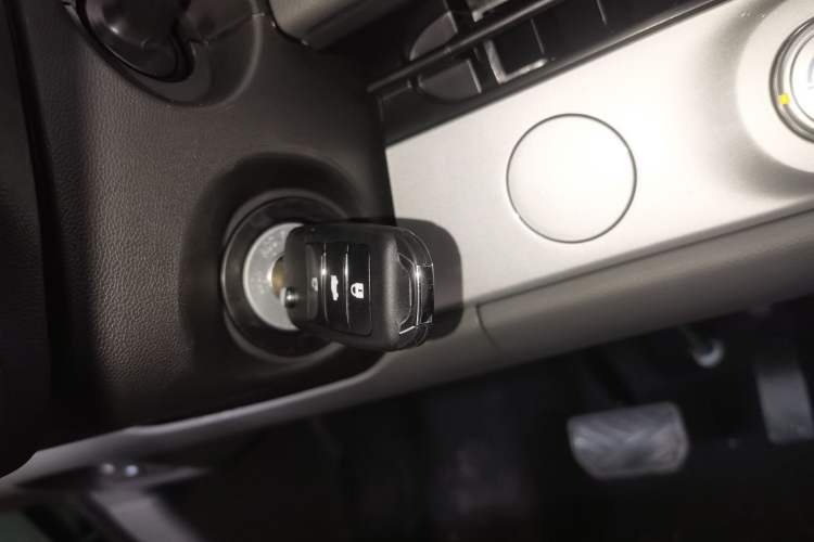 Used  Lumin 2025 210 km Fragrant Edition
