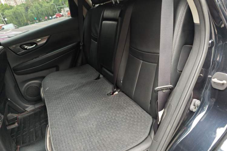 Used Nissan X-Trail 2014 2.5L CVT Leading Edition 4WD
