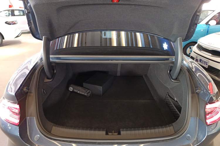 Used  SU7 2024 Rear-Drive Ultra-Long Range Advanced Pro-Level Intelligent Driving Version
