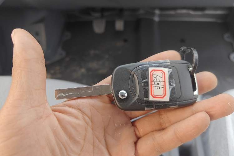 Used Wuling Yangguang 2024 300KM Comfort Version Passenger Van 75kW
