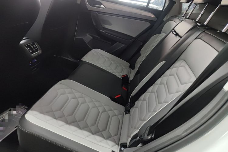 Used Volkswagen Tayron 2024 330TSI Two-Wheel Drive R-Line High-Energy Version
