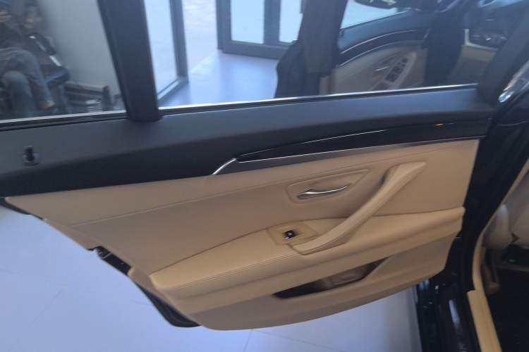 Used BMW 5 Series 2014 520Li Elegant Model
