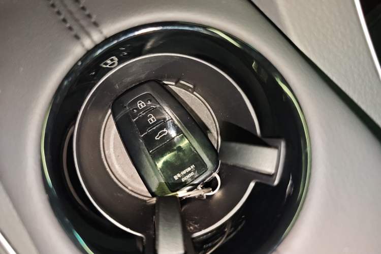 Used Toyota Avalon 2019 2.0L Luxury Edition China VI Standard
