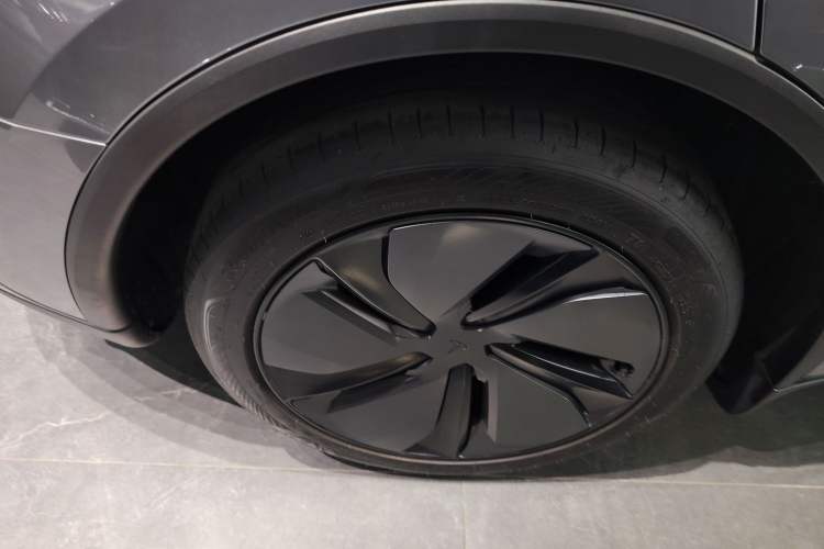 Used Tesla Model Y 2025 Rear-Wheel-Drive Version