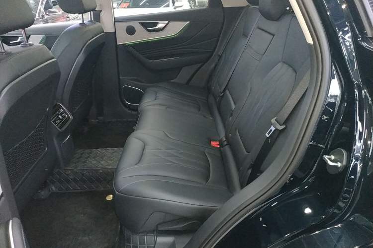 Used Hongqi HS5 2025 2.0T Two-Wheel Drive Flagship Pro Edition
