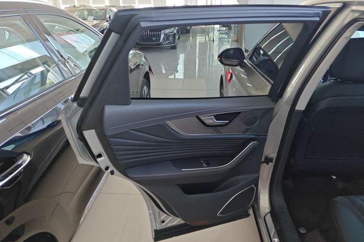 Used Hongqi HS5 2023 2.0T Four-Wheel Drive Flagship Pro Edition
