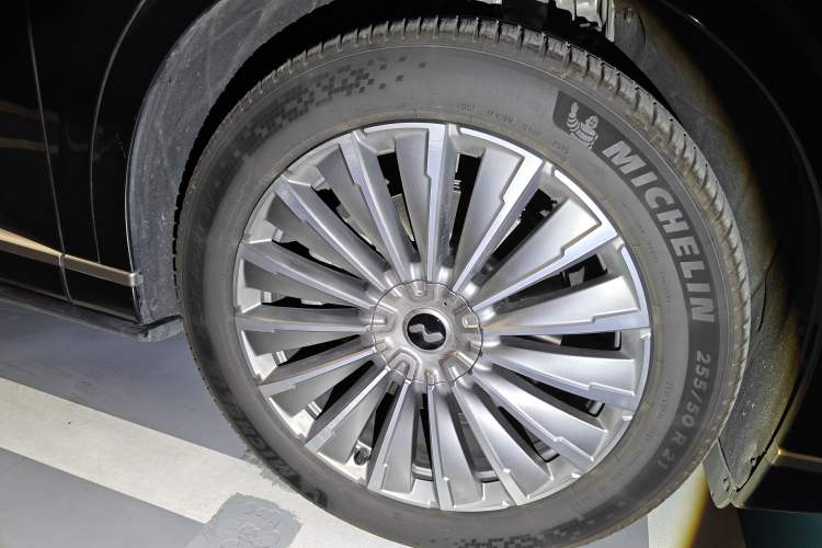 Used ONVO Luxeed L90 2025 Model—Max Six-Seater Version