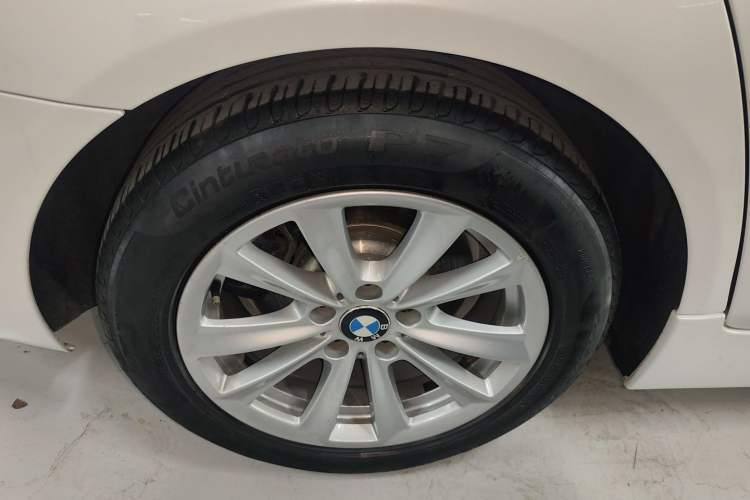 Used BMW 5 Series 2014 520i Elegant Edition
