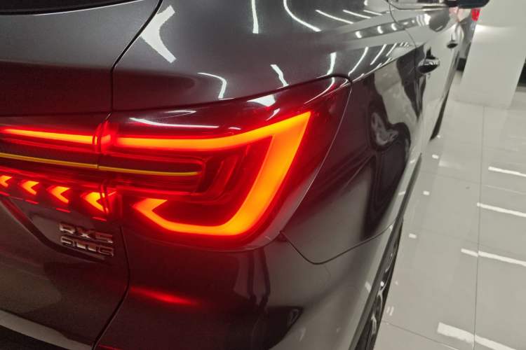 Used Roewe RX5 2023 PLUS 330TGI Automatic Trendsetting Smart Edition
