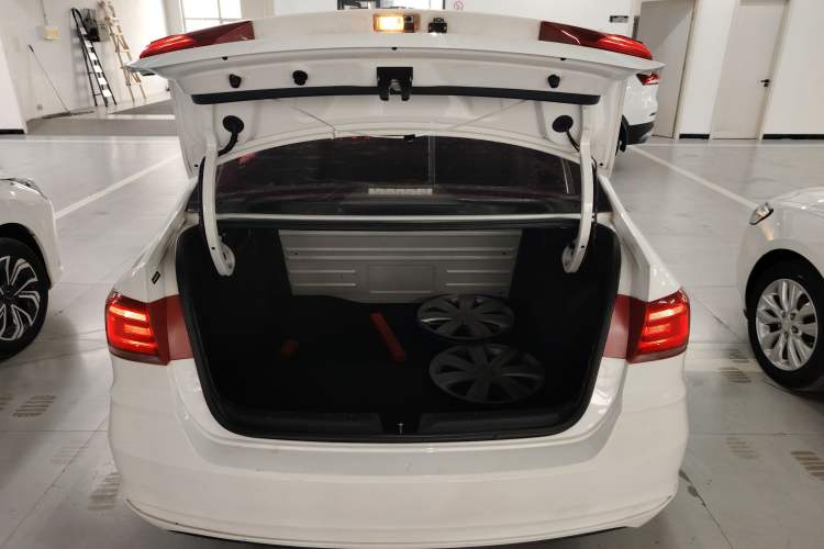 Used Volkswagen Santana 2016 1.6L Automatic Fashion Edition