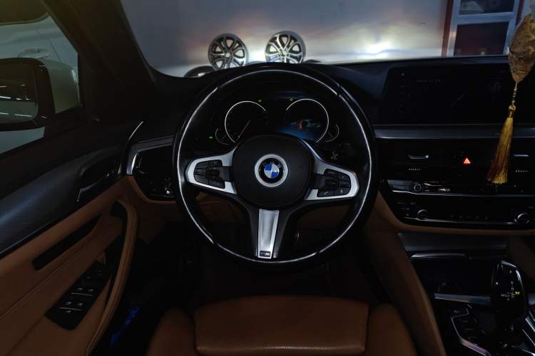 Used BMW 5 Series (Import) 2018 525i M Sport Package
